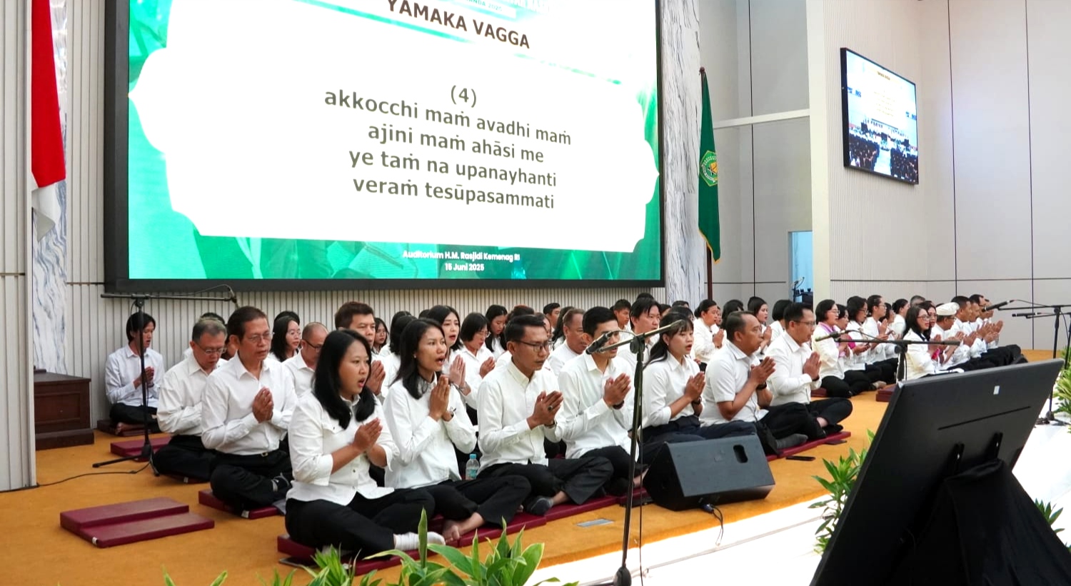 Syair Kitab Suci Dhammapada serentak dibaca 2569 umat buddha seluruh Indonesia pada Minggu (15/6/2025).