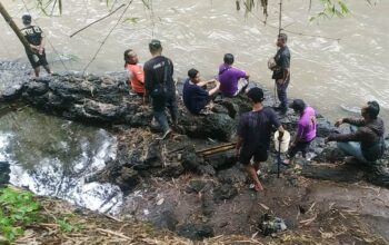 Mandi di Pancuran, Seorang Bocah di Malang Hanyut di Sungai Brantas