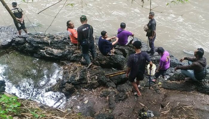 Mandi di Pancuran, Seorang Bocah di Malang Hilang Hanyut di Sungai Brantas