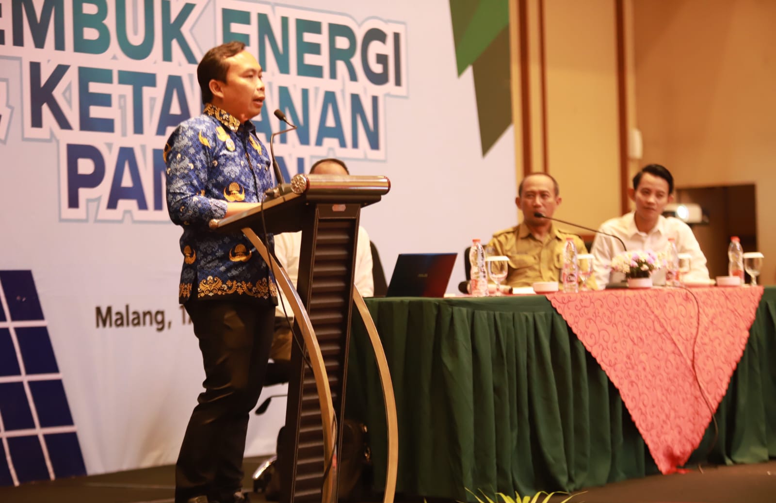 Wakil Wali Kota Malang, Ali Muthohirin, mengajak para aktivis muda, khususnya kalangan mahasiswa, untuk mengambil peran lebih nyata