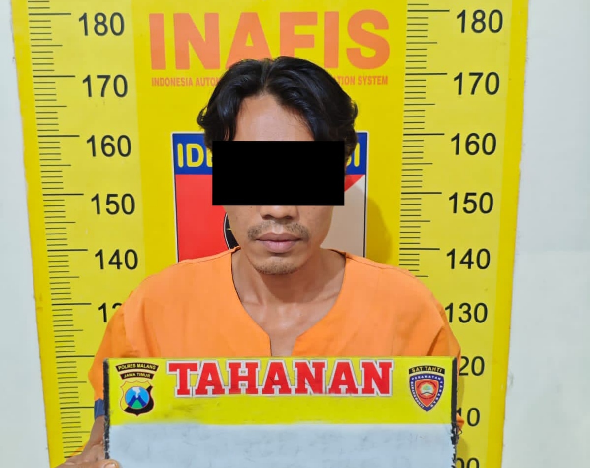Upaya penyelundupan narkotika jenis ganja dari Malaysia ke Indonesia berhasil digagalkan oleh Satuan Reserse Narkoba Polres Malang, Polda Jawa Timur. Aksi ini terendus setelah petugas Bea Cukai mencurigai dua paket kiriman dari Malaysia yang masuk ke wilayah Kabupaten Malang.