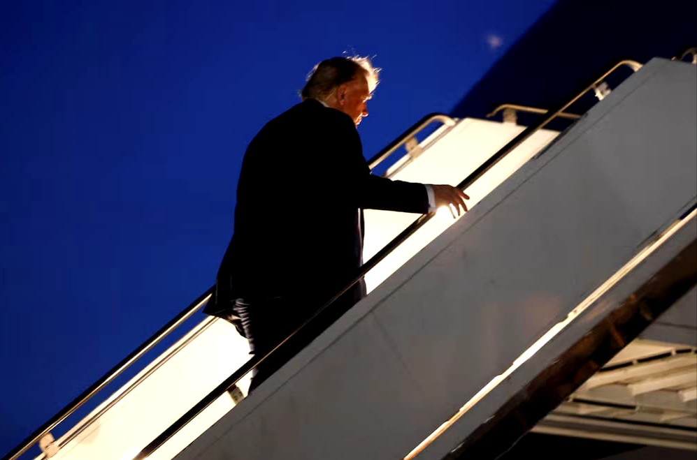 Presiden Amerika Serikat Donald Trump secara mendadak meninggalkan Konferensi Tingkat Tinggi (KTT) G7 di Kanada sehari lebih awal untuk menangani perkembangan situasi di Timur Tengah, menurut pernyataan resmi Gedung Putih pada Senin (16/6).