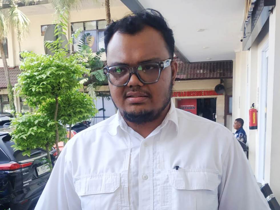Polemik dugaan pelecehan seksual yang menyeret nama dokter AY dari Rumah Sakit Persada Hospital Malang terus bergulir. Bahkan, kini terlapor berbalik melaporkan korban.