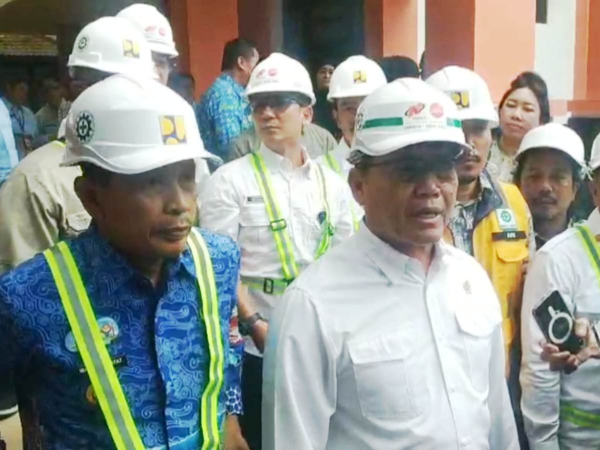 Kepala Staf Kepresidenan Republik Indonesia, Letjen TNI (Purn) AM Putranto, melakukan kunjungan kerja ke Kota Malang, Jumat (20/6/2025), untuk meninjau langsung progres dua program prioritas nasional: Sekolah Rakyat dan program dapur MBG (Menuju Bersama Gemilang).