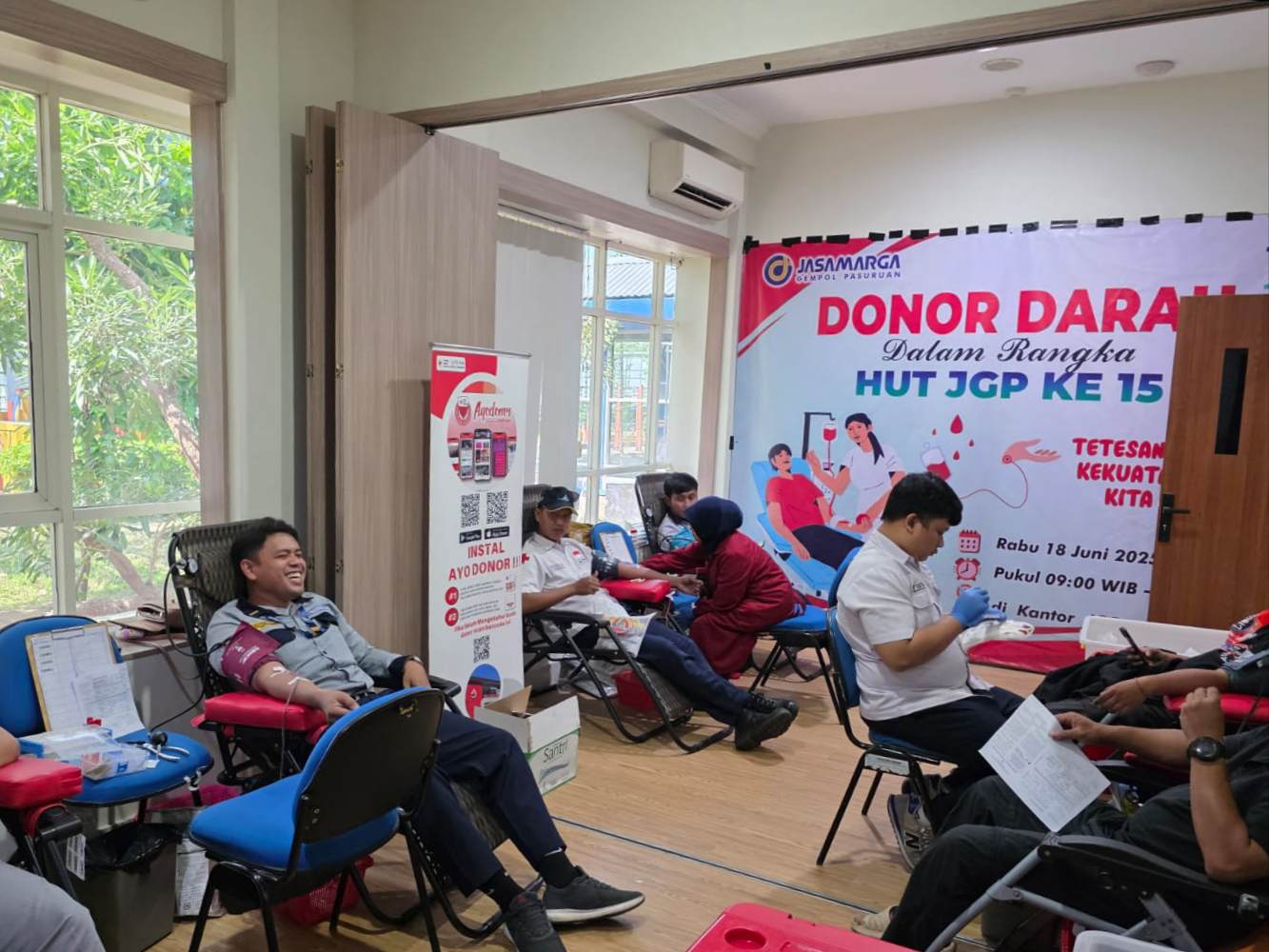 Sebagai wujud kepedulian terhadap sesama sekaligus dalam rangka menyambut Hari Ulang Tahun ke-15, PT Jasamarga Gempol Pasuruan (JGP) menggelar kegiatan penunjang kesehatan berupa aksi donor darah.