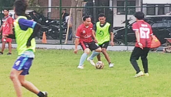Hadirkan Atmosfir Positif Jelang Porprov, Wawali Kota Malang Main Soccer Mini di Gajayana