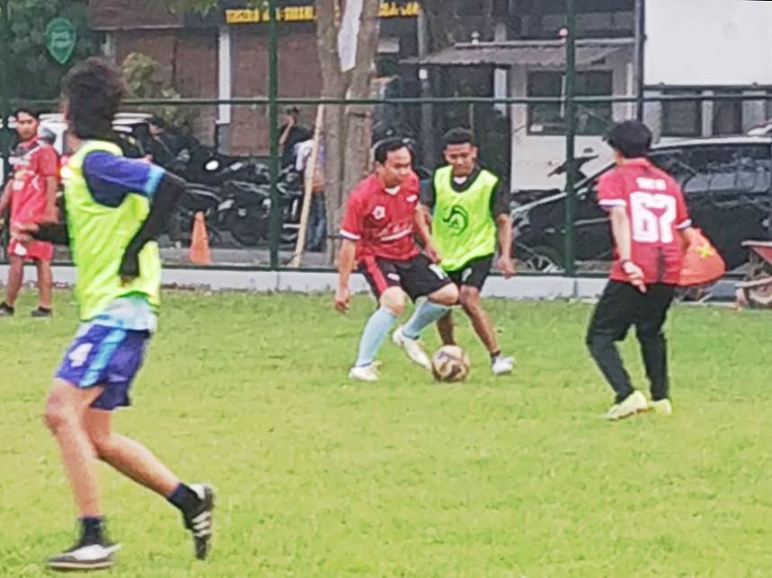Hadirkan Atmosfir Positif Jelang Porprov, Wawali Kota Malang Main Soccer Mini di Gajayana
