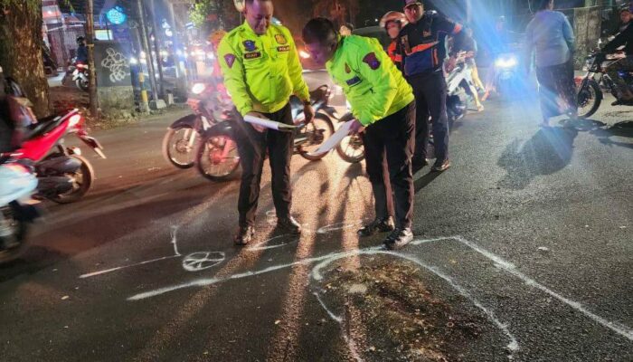 Polisi Beberkan Kronologi Kecelakaan Motor Vs Truk Muatan Tebu di Sulfat Malang
