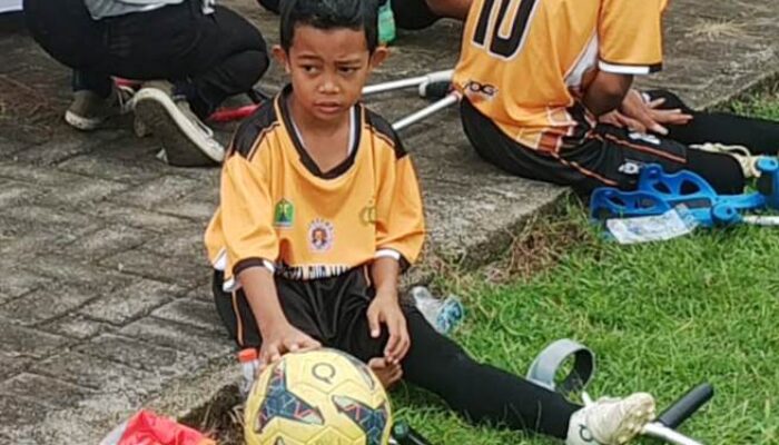 Bocah 10 Tahun Asal Singosari Curi Perhatian di Kapolresta Cup Sepak Bola Amputasi