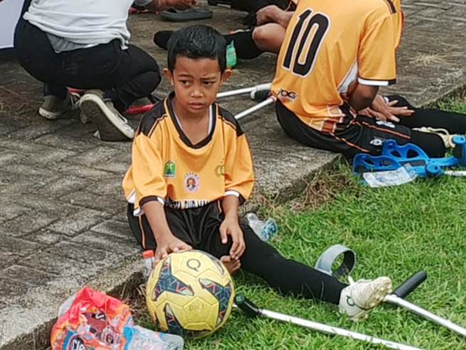 Bocah 10 Tahun Asal Singosari Curi Perhatian di Kapolresta Cup Sepak Bola Amputasi