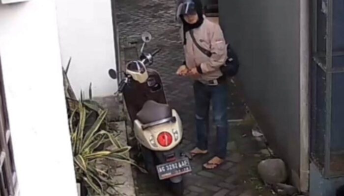 Aksi Curanmor Terekam CCTV di Sumbersari Malang, Pelaku Gondol Honda Scoopy Milik Tamu Kos
