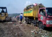 Ancaman warga Bandulan, Kecamatan Sukun, Kota Malang, yang hendak membuang sampah ke Balai Kota, akhirnya bikin jajaran Dinas Lingkungan Hidup (DLH) Kota Malang kelabakan.