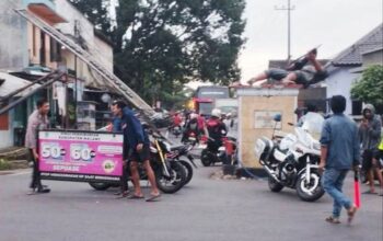 Monumen Patung Pahlawan Baidjuri di Pakisaji Malang Roboh Tertimpa Tiang Gegara Truk Tebu