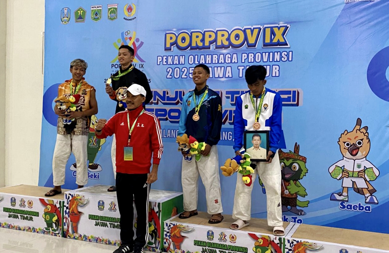 Pekan Olahraga Provinsi (Porprov) Jawa Timur IX/2025 di Kota Malang tak hanya menyuguhkan pertarungan sengit antar atlet terbaik dari berbagai daerah, tetapi juga menyimpan kisah haru yang menggugah hati.