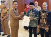 Wali Kota Malang Serahkan SK Koperasi Merah Putih ke 57 Kelurahan, Apresiasi Kuat untuk Peran Notaris