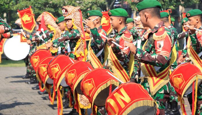 Drumband Yonzipur 5/ABW Curi Perhatian di Hari Bhayangkara ke-79 Polres Malang