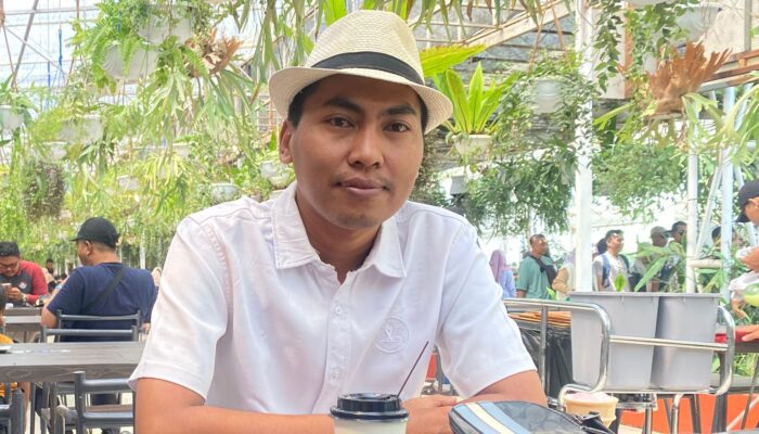 Sekolah Dilarang Jual Seragam, Pusdek Tegaskan Tak Boleh jadi Syarat Daftar Ulang
