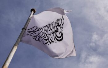 Rusia secara resmi mengakui pemerintahan Taliban di Afghanistan setelah menerima surat kepercayaan dari duta besar baru yang ditunjuk Kabul. Langkah ini menjadikan Rusia sebagai negara pertama yang secara terbuka mengakui legitimasi pemerintahan Taliban sejak kelompok itu merebut kekuasaan pada Agustus 2021.