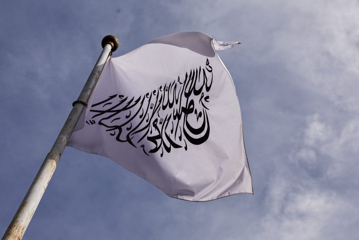 Rusia secara resmi mengakui pemerintahan Taliban di Afghanistan setelah menerima surat kepercayaan dari duta besar baru yang ditunjuk Kabul. Langkah ini menjadikan Rusia sebagai negara pertama yang secara terbuka mengakui legitimasi pemerintahan Taliban sejak kelompok itu merebut kekuasaan pada Agustus 2021.