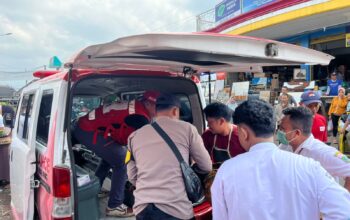 Seorang Pedagang Pasar Pakisaji Malang Meninggal Mendadak di Bawah Tangga