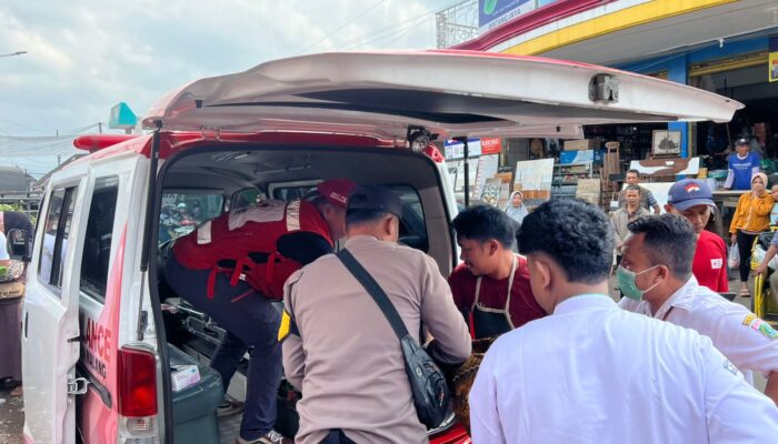 Seorang Pedagang Pasar Pakisaji Malang Meninggal Mendadak di Bawah Tangga