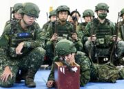 Ketegangan di Selat Taiwan kembali memanas. Taiwan secara mengejutkan menggelar latihan militer terbesar dalam sejarahnya sebagai sinyal kesiapan menghadapi potensi invasi dari China.