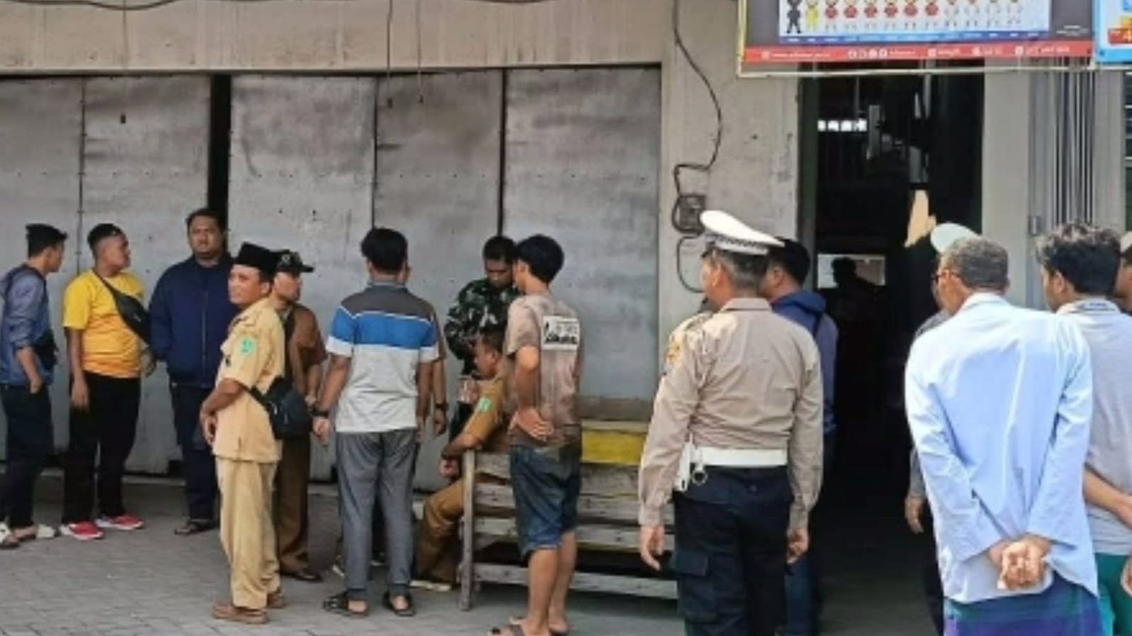 Warga Gempol Pasuruan Gempar, Pria Tewas Dibunuh di Depan Minimarket