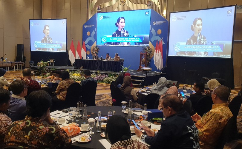 Ketua TP PKK Jatim Arumi Bachsin Emil Dardak mengapresiasi keberhasilan Perwakilan BKKBN Jatim yang berhasil menurunkan angka stunting. Hal tersebut ia sampaikan saat menghadiri Rapat Koordinasi Daerah (Rakorda) BKKBN seluruh Jawa Timur di Hotel Grand Mercure Kamis (17/07).