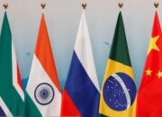 Mantan Presiden Amerika Serikat Donald Trump kembali melontarkan pernyataan keras terkait kelompok negara berkembang BRICS, dengan menyatakan bahwa aliansi tersebut akan segera runtuh jika benar-benar terbentuk secara signifikan.