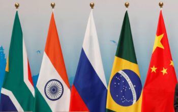Mantan Presiden Amerika Serikat Donald Trump kembali melontarkan pernyataan keras terkait kelompok negara berkembang BRICS, dengan menyatakan bahwa aliansi tersebut akan segera runtuh jika benar-benar terbentuk secara signifikan.