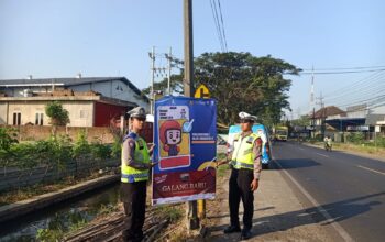 Ciptakan Rama Aman, Satlantas Polres Malang Pasang Rambu dan Peringatan di Jalur Rawan Kecelakaan