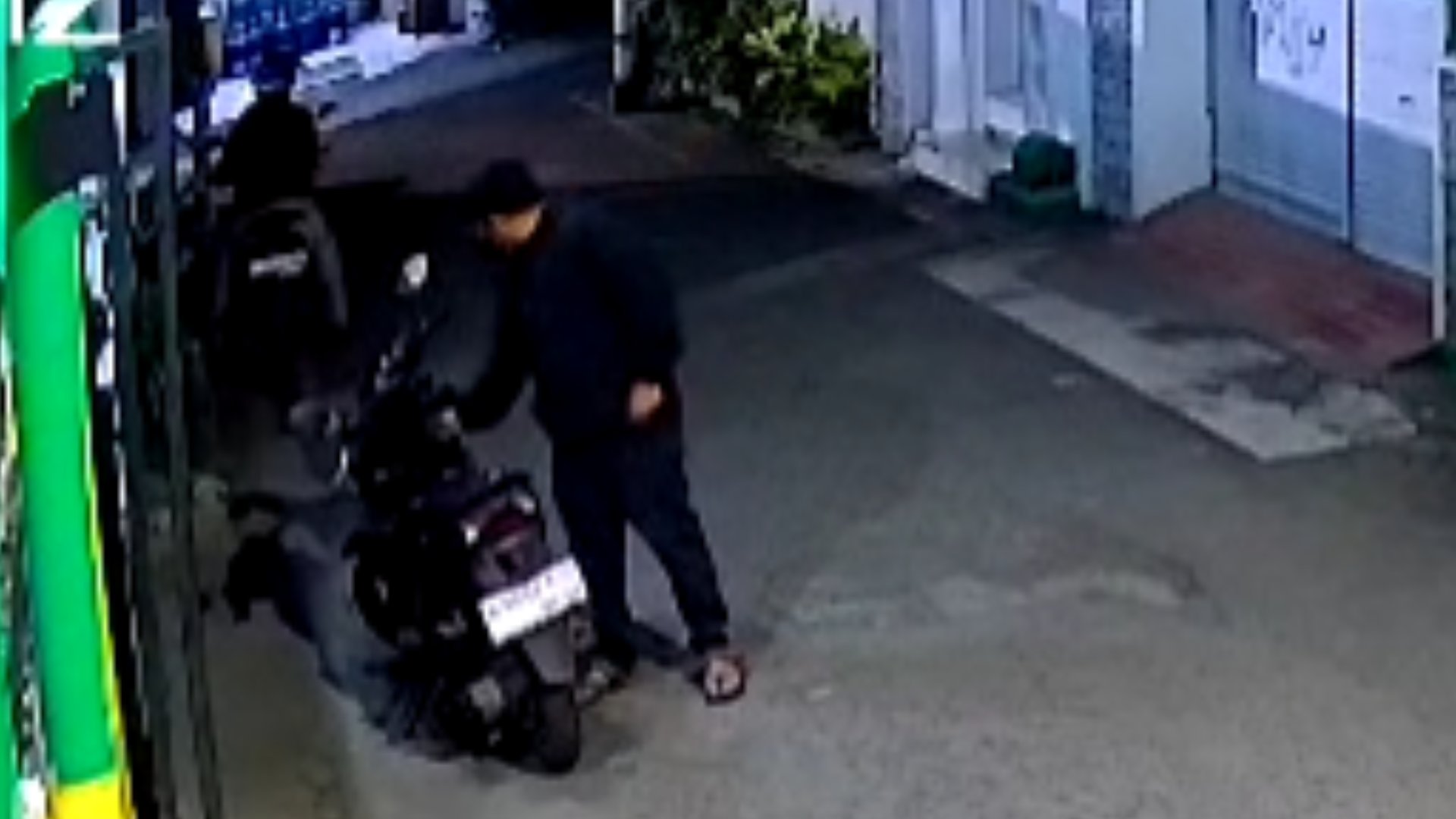CCTV Rekam Aksi Curanmor Gagal di Kos-Kosan Lowokwaru Malang, Pelaku Kabur Tinggalkan Kunci T