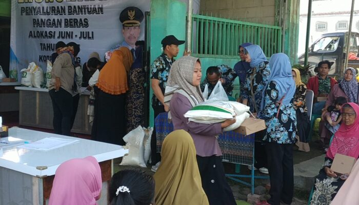 Pemkot Malang Salurkan Bantuan Pangan Beras Gratis untuk 20.932 KPM