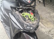 Naik Motor Bareng Anak, Tiba-Tiba Kepala Ular Muncul dari Setang