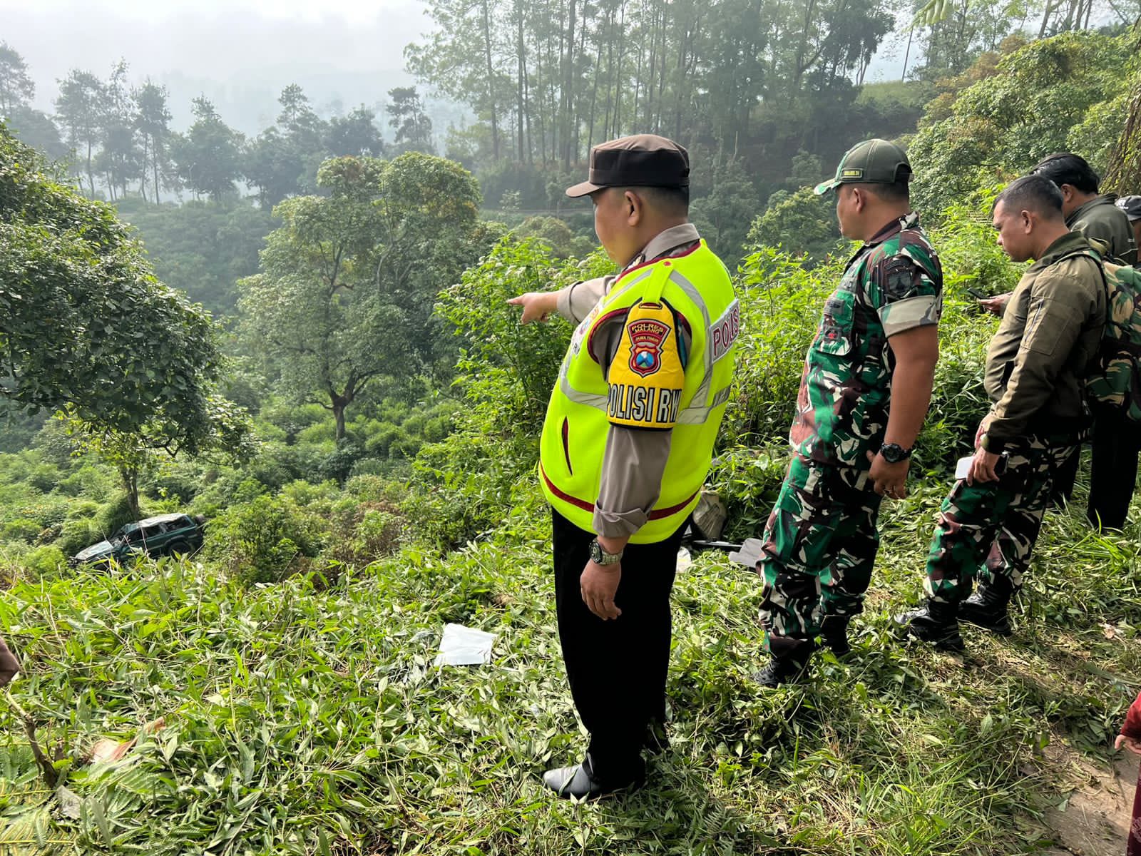 Rem Blong, Land Cruiser Terjun ke Jurang 30 Meter di Poncokusumo Malang