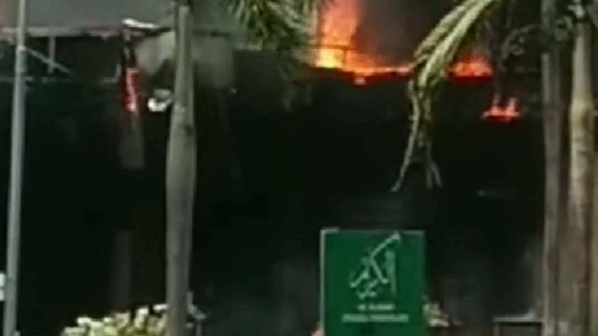 Kebakaran Hebat Landa Asrama Haji Medan, 7 Mobil Damkar Dikerahkan