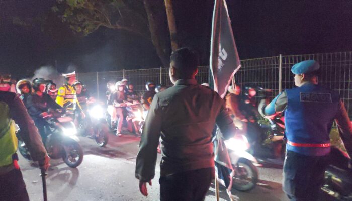 Sempat Tutup Jalan Raya, Polisi Bubarkan Ratusan Simpatisan PSHT di Karangkates Malang