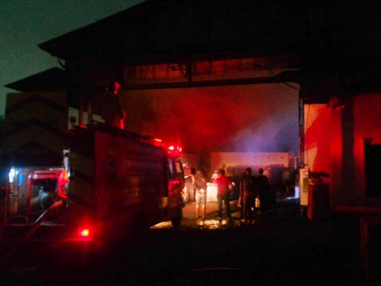Gudang Ice Cream Joyday di Kabupaten Malang Terbakar Hebat, Kerugian Capai Rp. 1,5 Miliar
