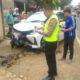 Diduga Ngantuk, Mobil PNS Tabrak 2 Motor Parkir dan Tembok di Kepanjen Malang