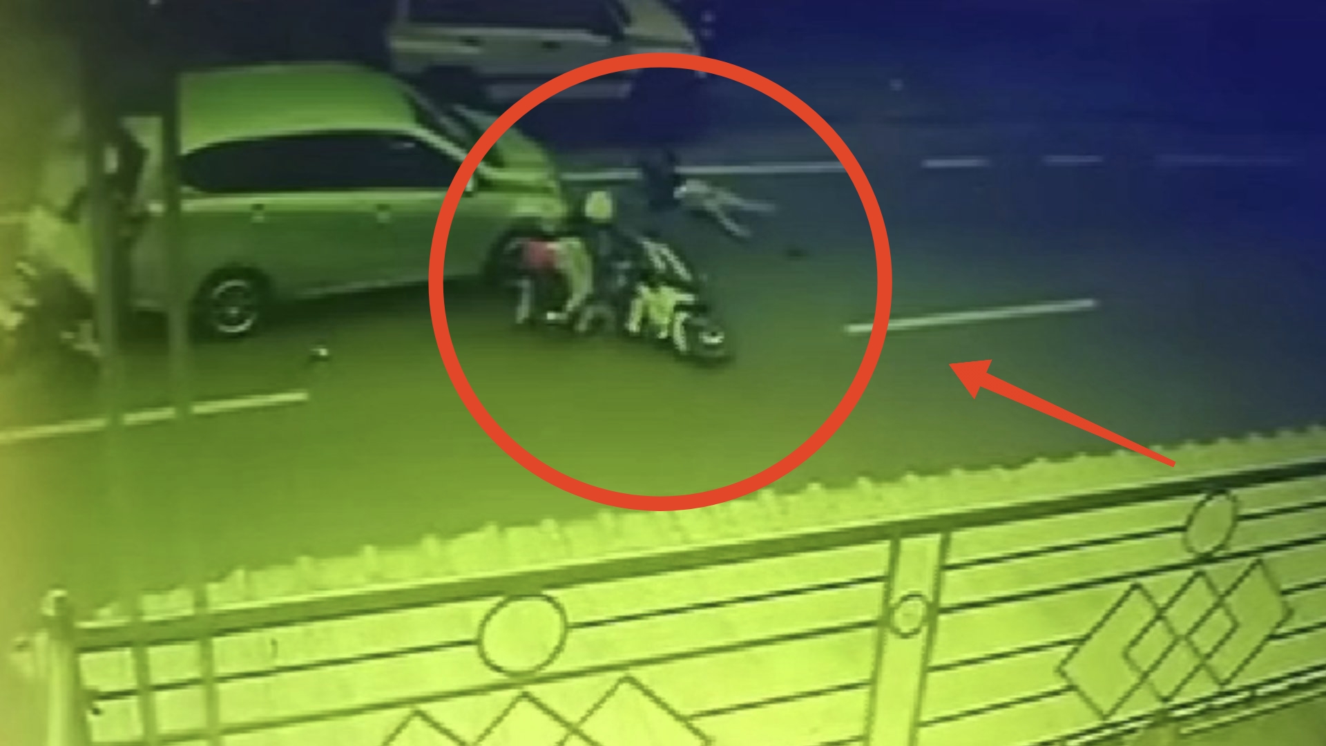 Sebuah rekaman CCTV yang memperlihatkan dugaan aksi pencurian handphone (HP) di kawasan Pakisaji, Kabupaten Malang, menjadi viral setelah dibagikan di grup Facebook Komunitas Peduli Malang Asli.