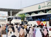 Kepulangan Jamaah Haji Kloter 79 dari KBIH Wali Songo Kepanjen, Kabupaten Malang berlangsung aman dan tertib berkat pengamanan ketat dari jajaran Polsek Kepanjen.
