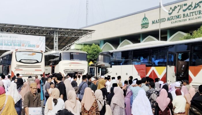 Polsek Kepanjen Kawal Kedatangan Jamaah Haji Kloter 79
