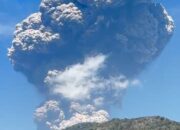 Gunung Lewotobi Laki-laki Meletus Dahsyat, Kolom Abu Capai 19 Ribu Meter