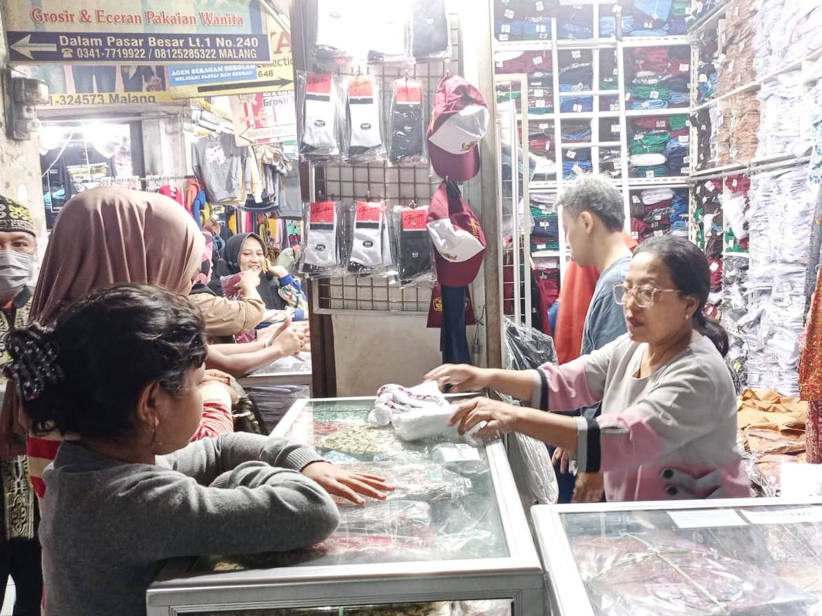 Jelang Tahun Ajaran Baru, Penjualan Seragam Melonjak hingga 1000 Persen
