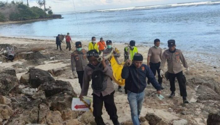 Diduga Korban KMP Tunu Pratama Jaya, Jenazah Perempuan Ditemukan di Pantai G-Land Banyuwangi