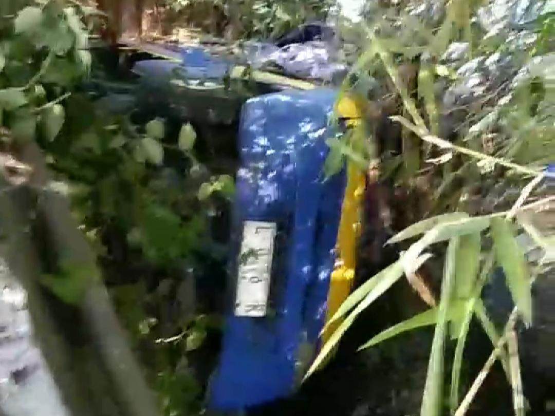 Pikup Bermuatan Kulkas Terjun ke Jurang di Terusan Sulfat, Sopir dan Kernet Terluka
