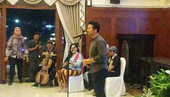 Emil Dardak Tampil Menyanyi di Forum Kota Kreatif Asia Pasifik