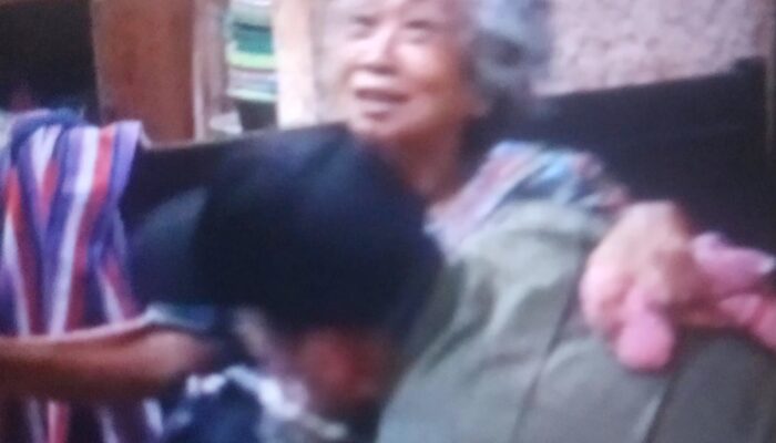Viral Video Ibu Asal Surabaya Diserahkan ke Panti hingga Buat Tangis Netizen Pecah