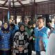 PLN Electricity Services menyerahkan bantuan berupa satu gerobak sampah elektrik dan satu alat pencacah plastik kepada warga Kampung Taping, Desa Banjarsari, Kecamatan Ngajum, Kabupaten Malang.