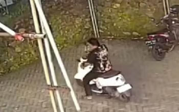 CCTV Rekam Detik-Detik Pencurian Motor di Kalirejo Lawang Kabupaten Malang